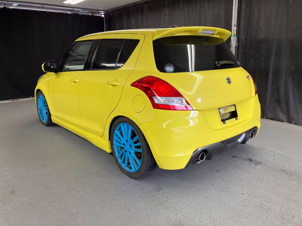 SUZUKI SWIFT