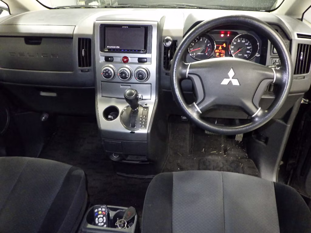 MITSUBISHI DELICA D:5