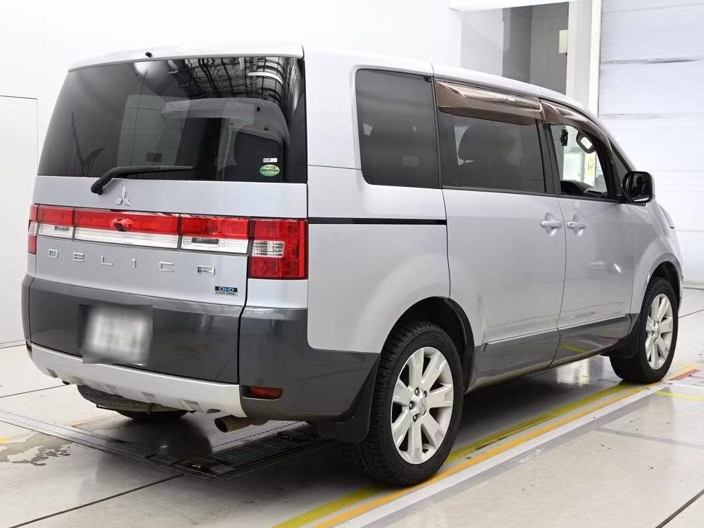 MITSUBISHI DELICA D:5
