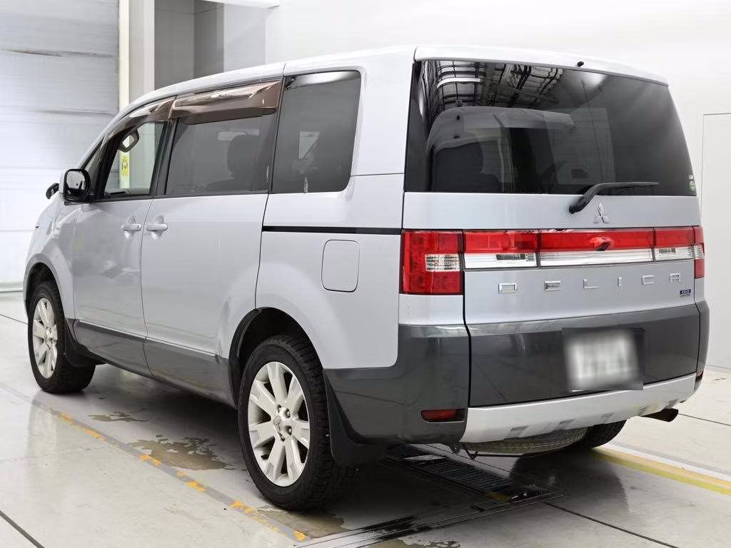MITSUBISHI DELICA D:5