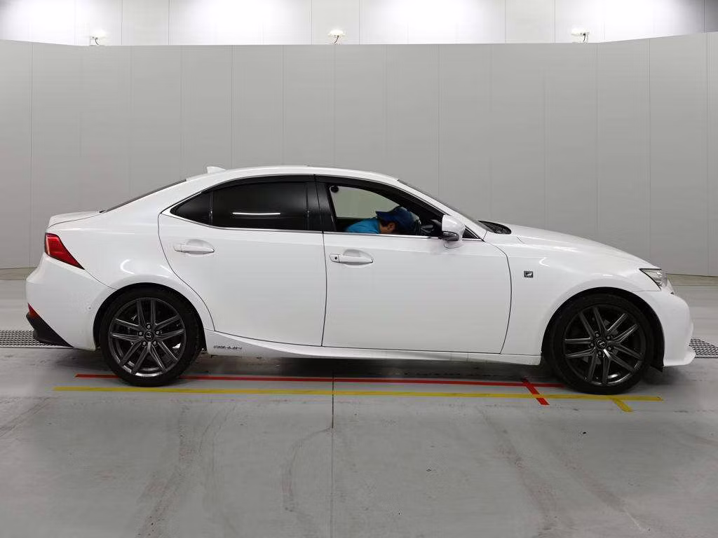 LEXUS IS300H