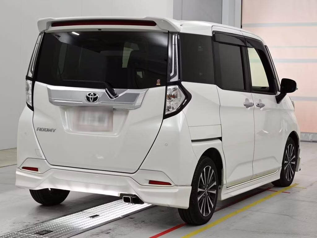 TOYOTA ROOMY