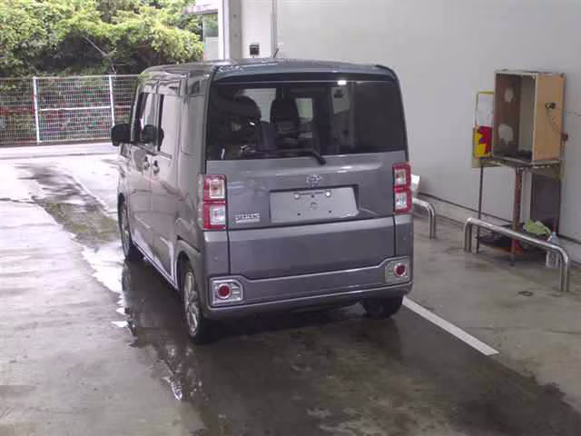 TOYOTA PIXIS MEGA