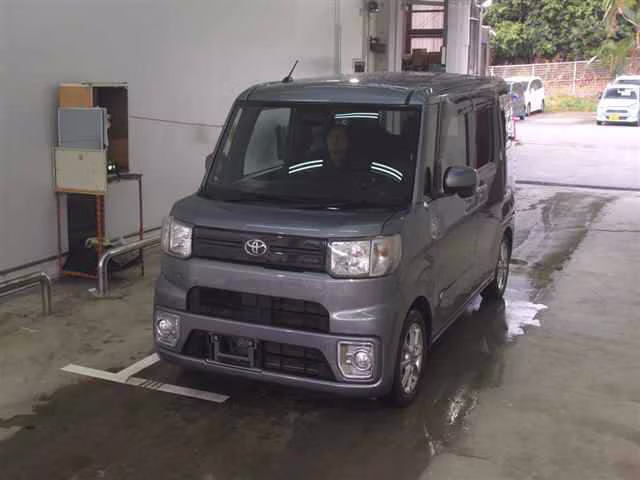 TOYOTA PIXIS MEGA