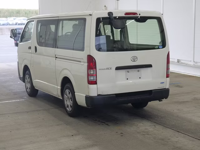 TOYOTA REGIUS ACE