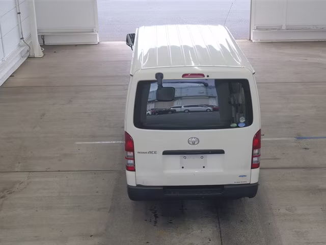 TOYOTA REGIUS ACE