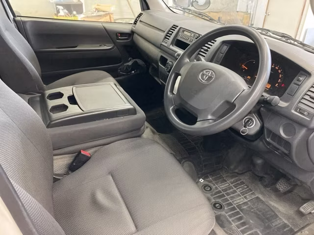 TOYOTA REGIUS ACE