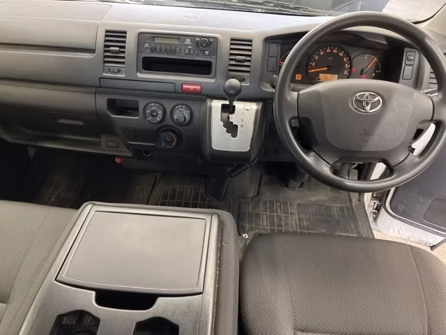 TOYOTA REGIUS ACE