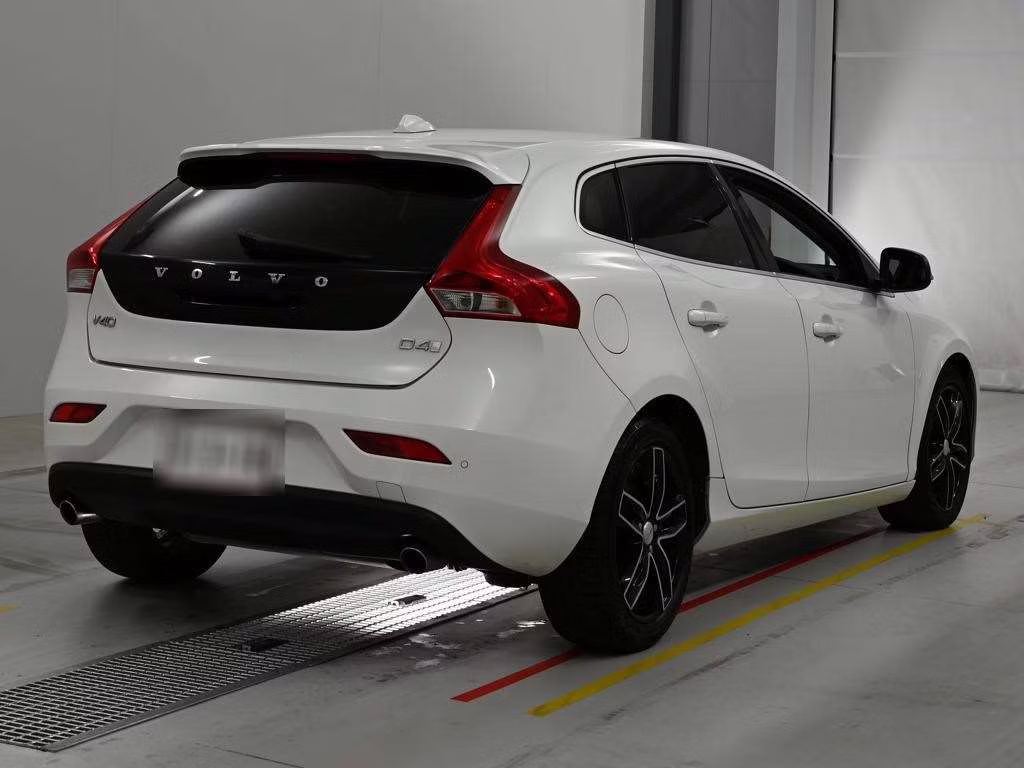 VOLVO V40