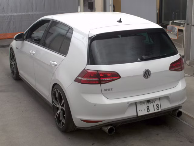 VOLKSWAGEN GOLF