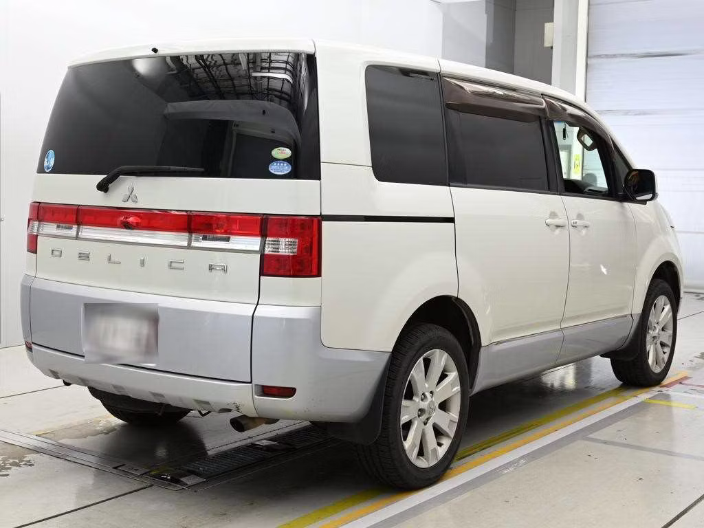 MITSUBISHI DELICA D:5