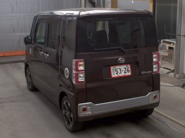 DAIHATSU WAKE