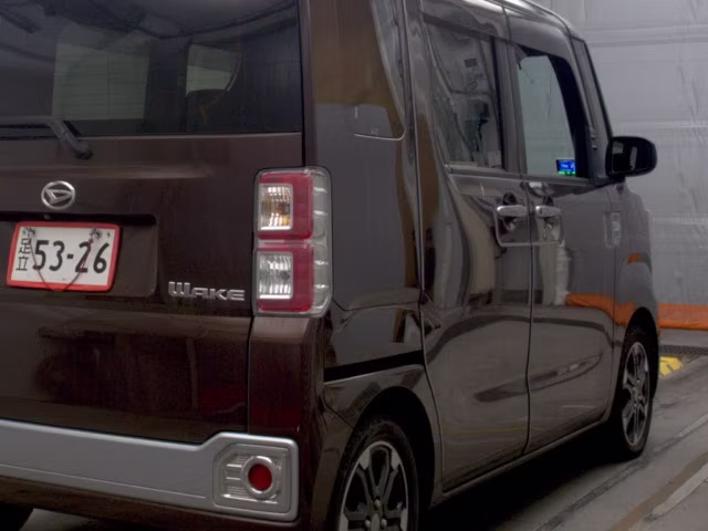 DAIHATSU WAKE