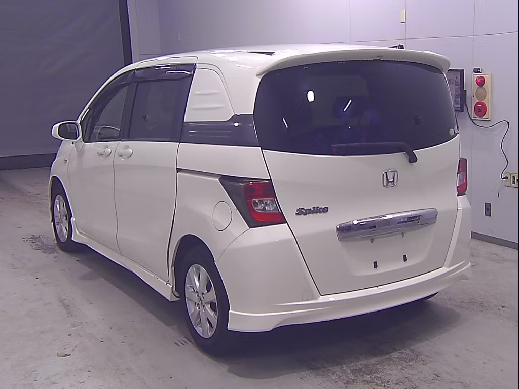 HONDA FREED SPIKE