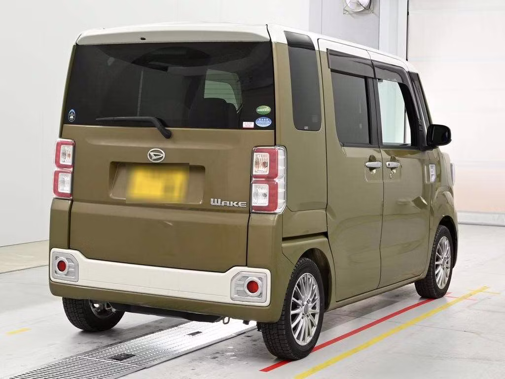 DAIHATSU WAKE