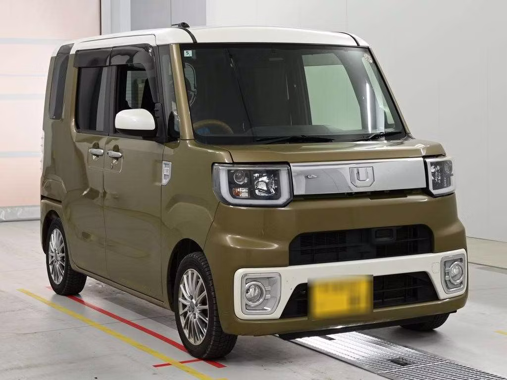 DAIHATSU WAKE