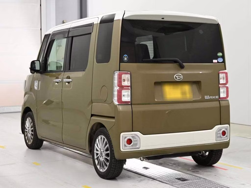 DAIHATSU WAKE