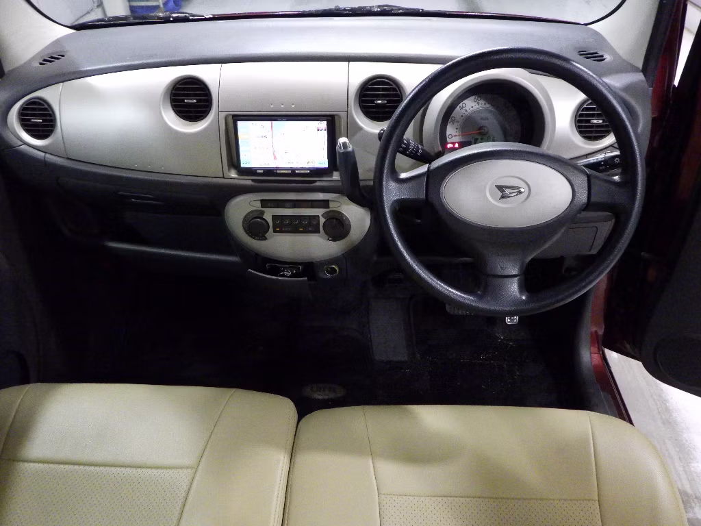 DAIHATSU MOVE LATTE