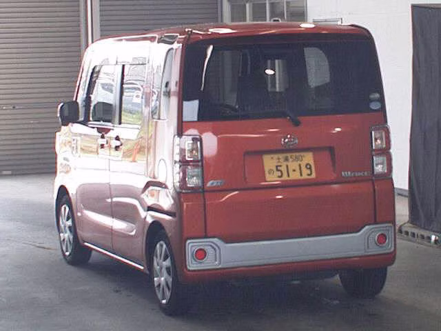 DAIHATSU WAKE