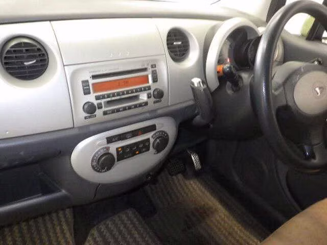 DAIHATSU MOVE LATTE