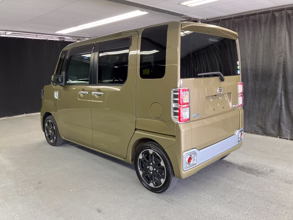 DAIHATSU WAKE