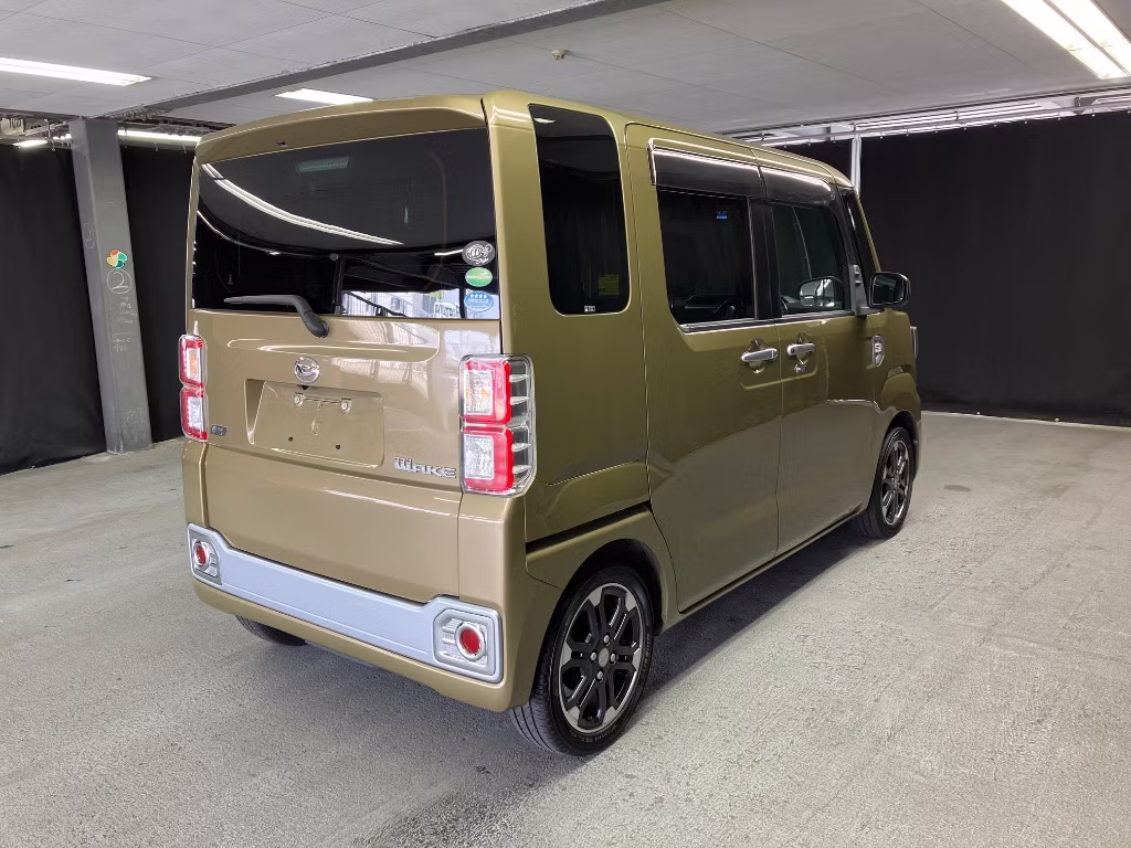 DAIHATSU WAKE