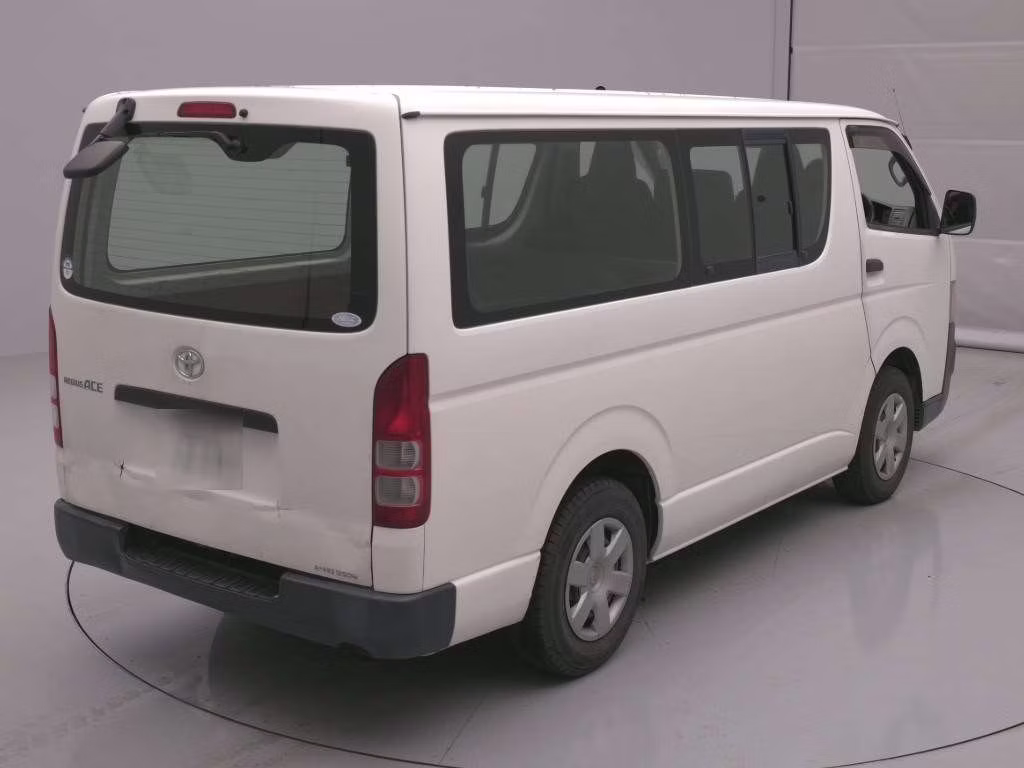 TOYOTA REGIUS ACE
