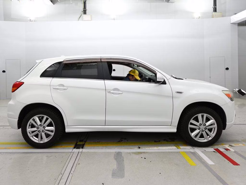 MITSUBISHI RVR