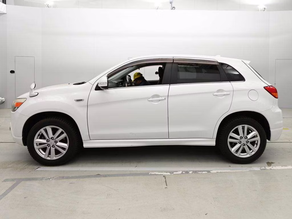 MITSUBISHI RVR