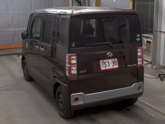 DAIHATSU WAKE