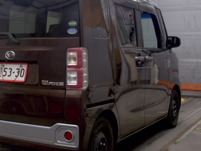 DAIHATSU WAKE