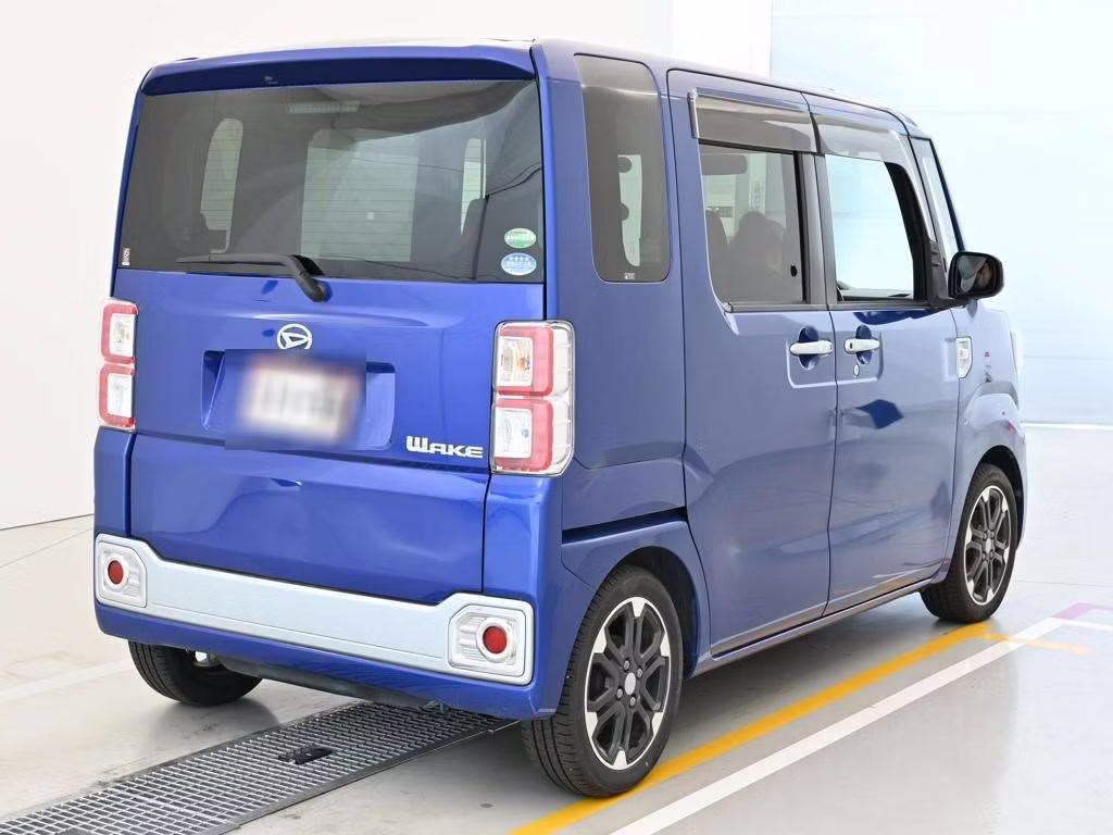 DAIHATSU WAKE