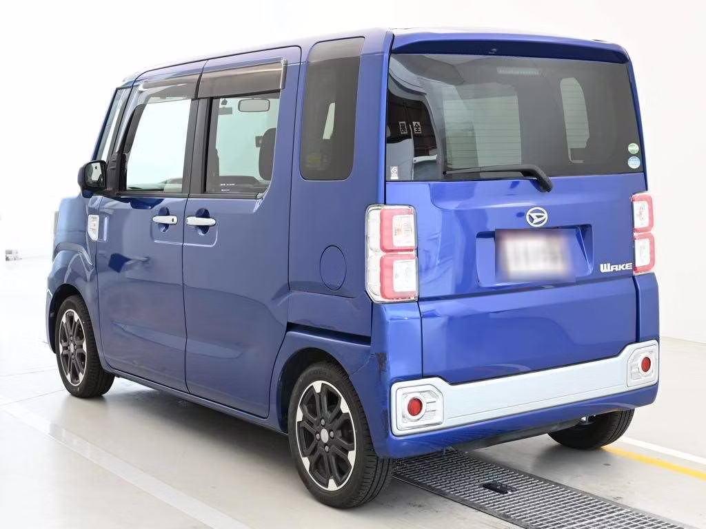 DAIHATSU WAKE
