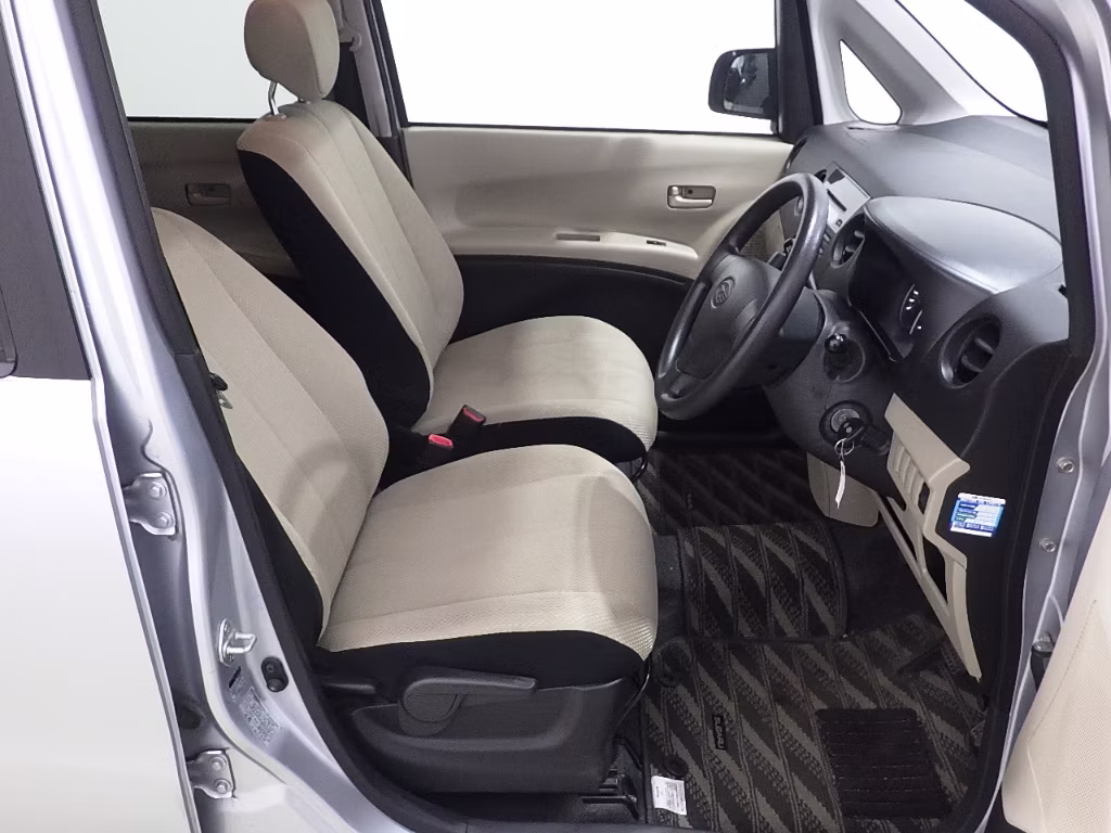 SUBARU LUCRA