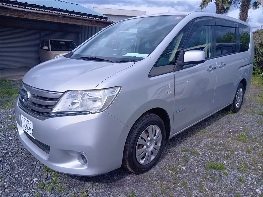 NISSAN SERENA