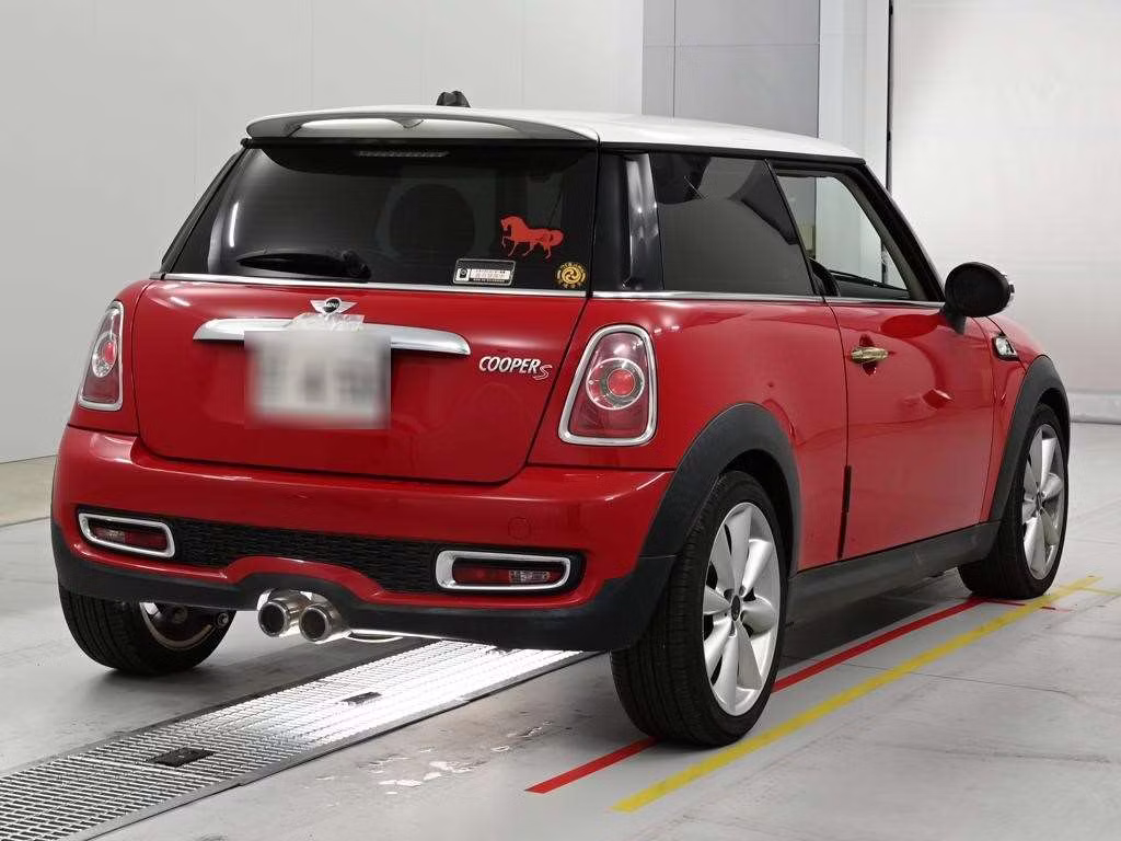 MINI HATCH