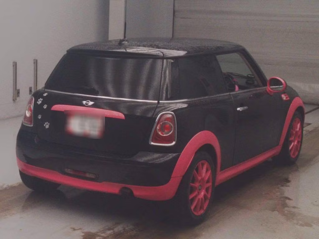 MINI HATCH