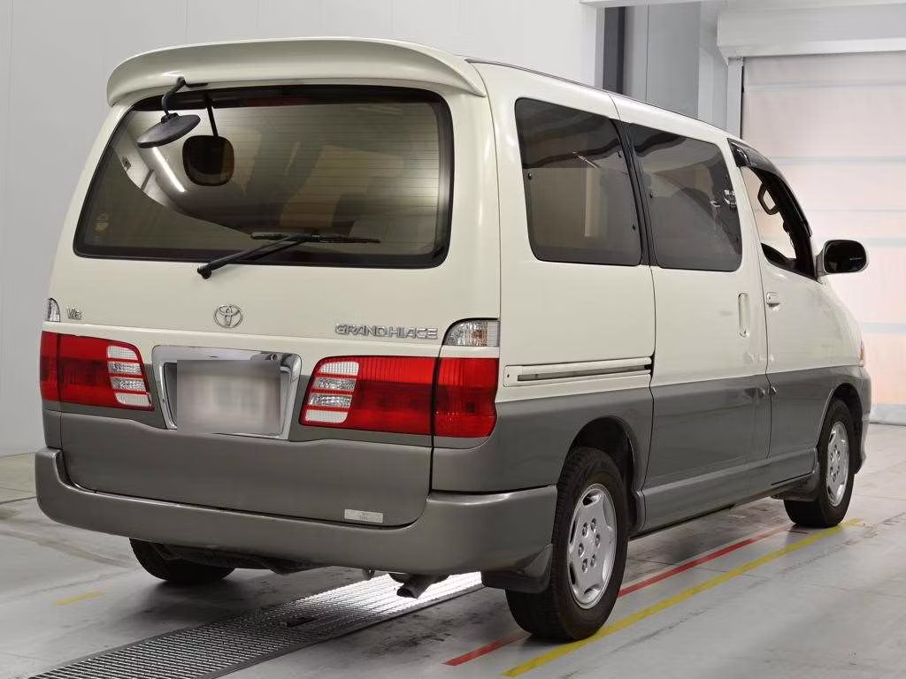 TOYOTA GRAND HIACE