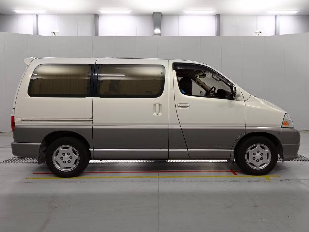 TOYOTA GRAND HIACE