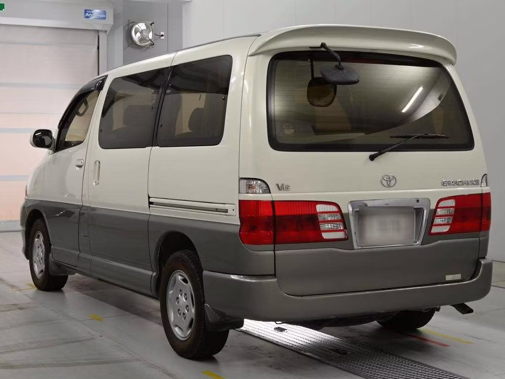 TOYOTA GRAND HIACE