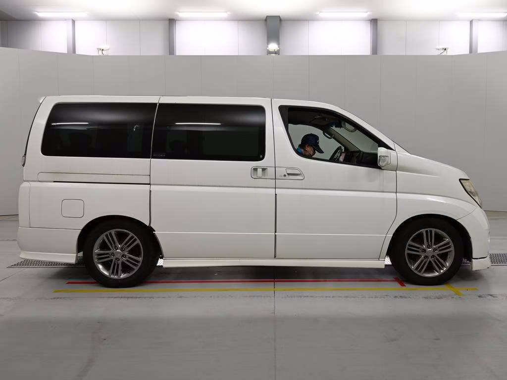 NISSAN ELGRAND