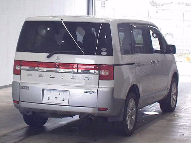 MITSUBISHI DELICA D:5