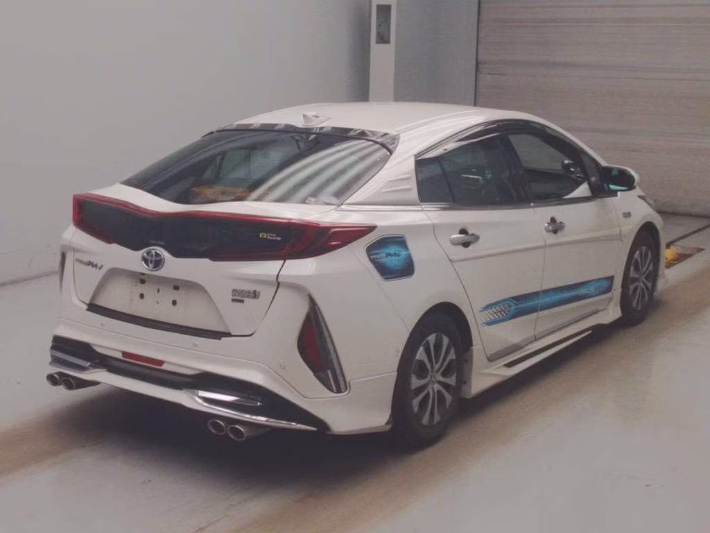 TOYOTA PRIUS PHV