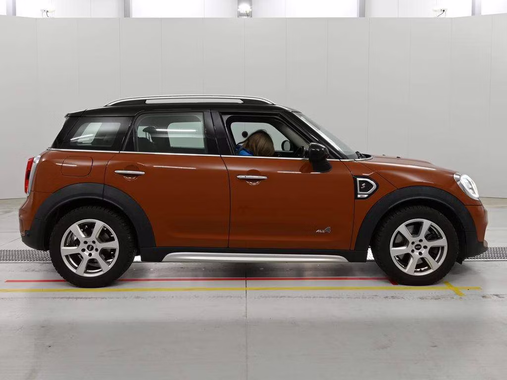 MINI CROSSOVER