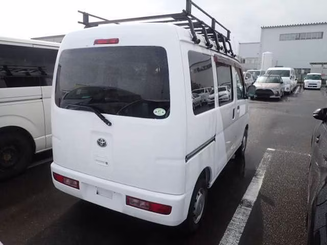 TOYOTA PIXIS VAN