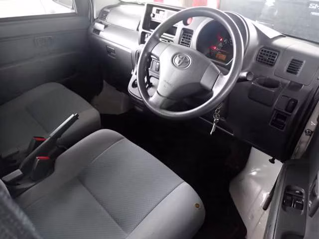 TOYOTA PIXIS VAN
