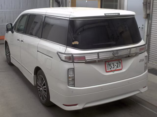 NISSAN ELGRAND