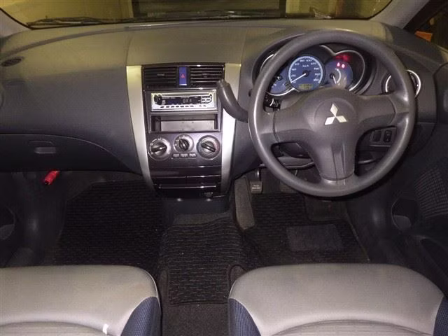 MITSUBISHI COLT