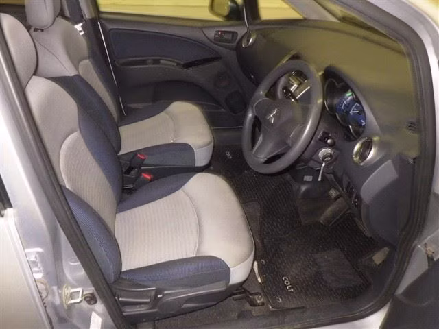 MITSUBISHI COLT