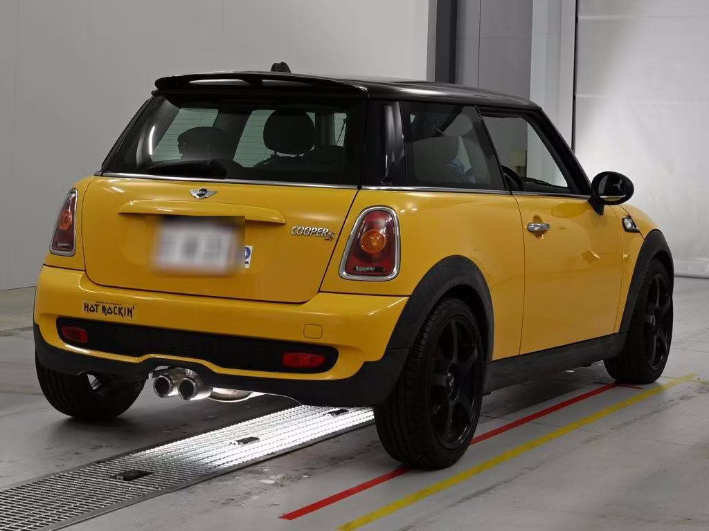 MINI HATCH